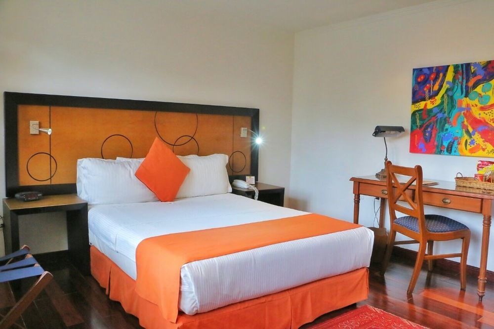 Hotel Emaus Богота Экстерьер фото